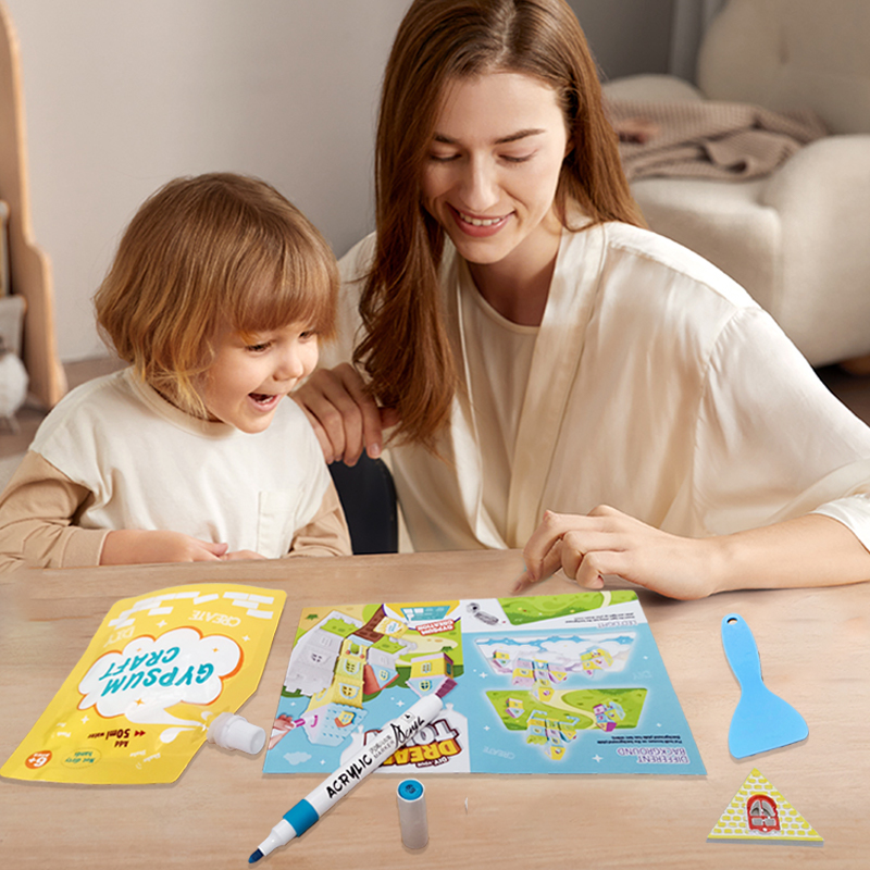 Parents and children drawing together using Soldaytoy STEM educational toys to explore creativity and learning.